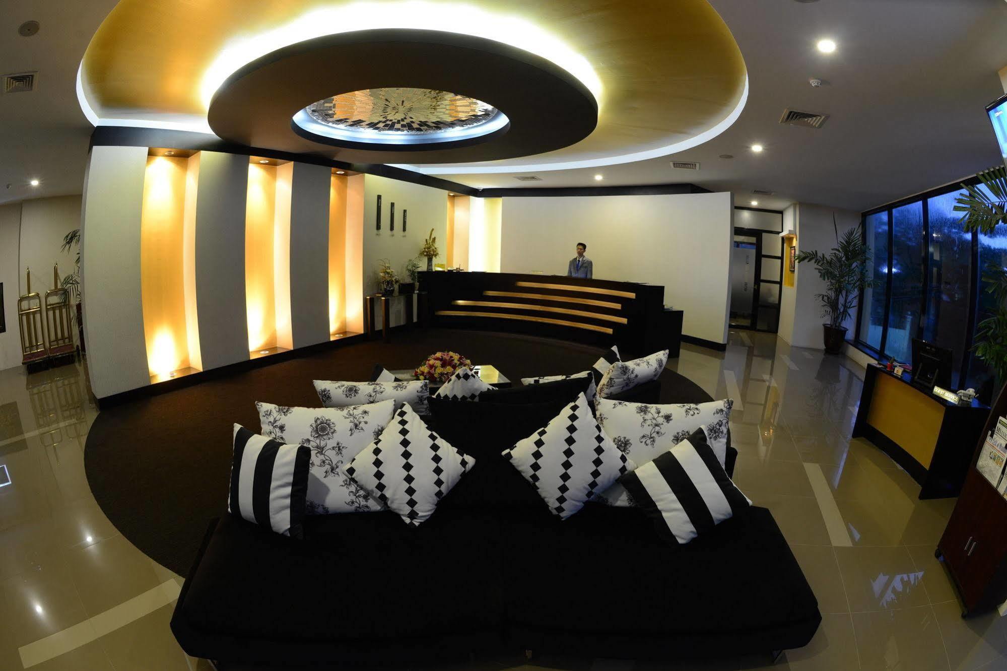 Avenue 64 Hotel Yangon Extérieur photo